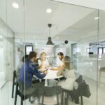 Bureau type salon pour entretien d'embauche confidentiel à Perpignan